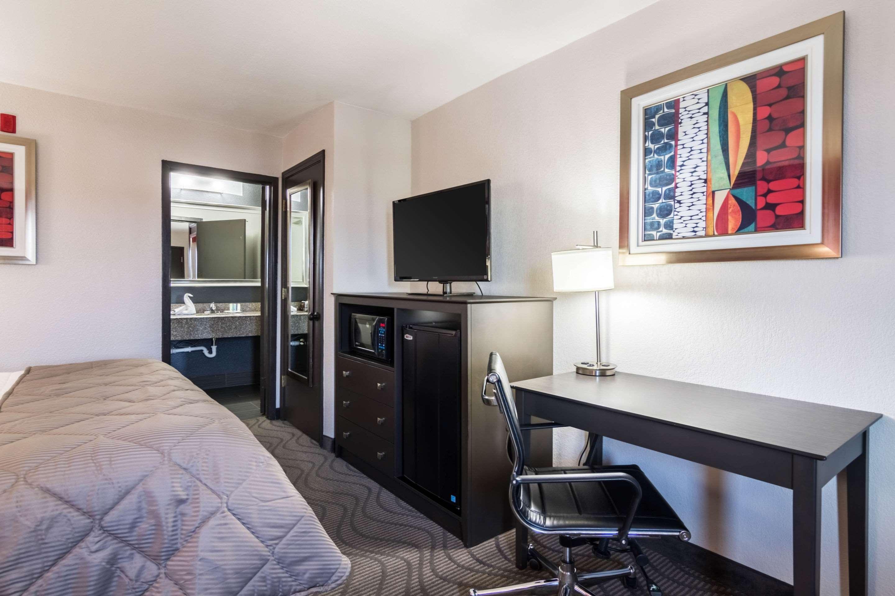Clarion Inn & Suites Russellville I-40 Εξωτερικό φωτογραφία