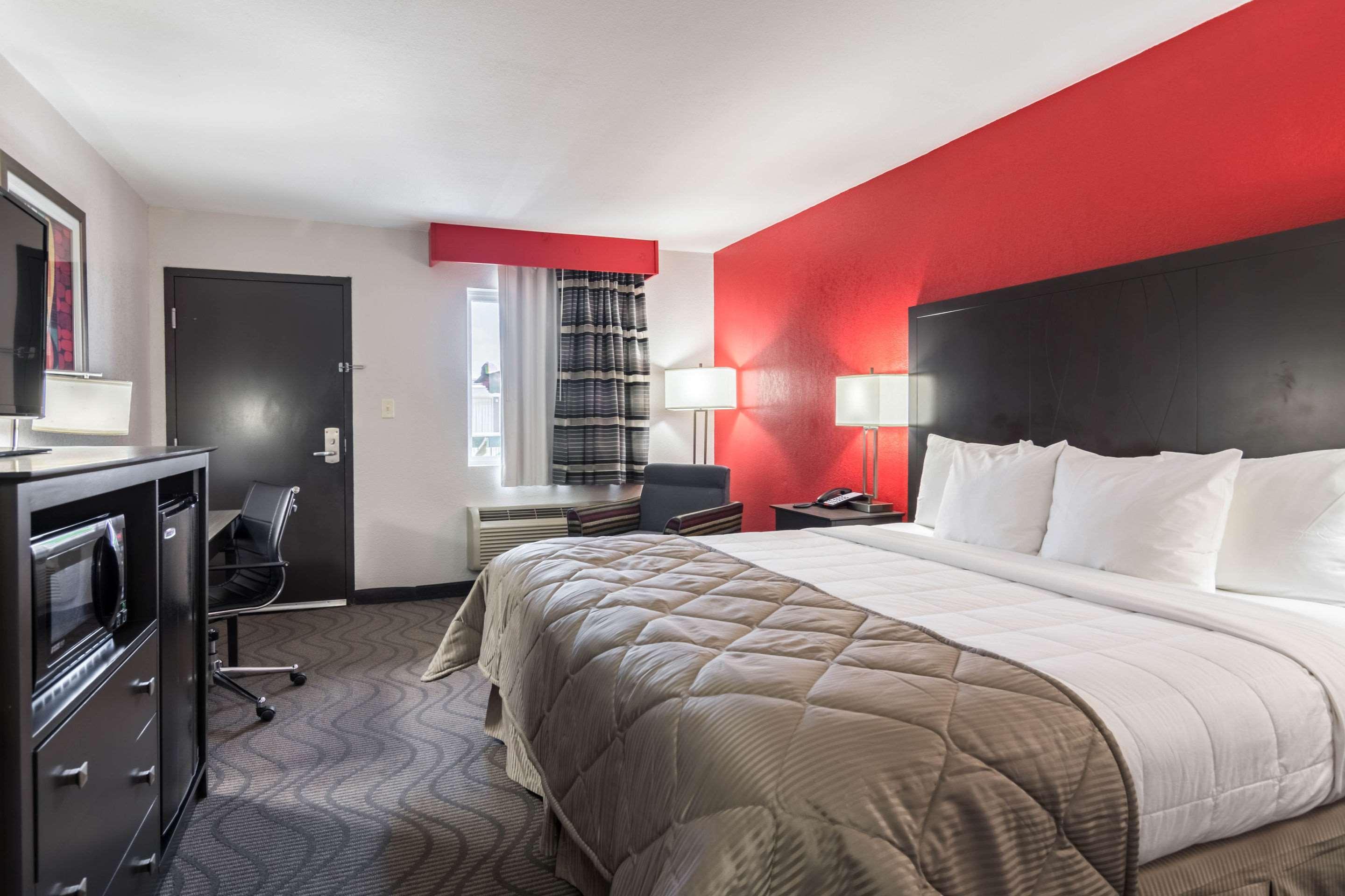 Clarion Inn & Suites Russellville I-40 Εξωτερικό φωτογραφία