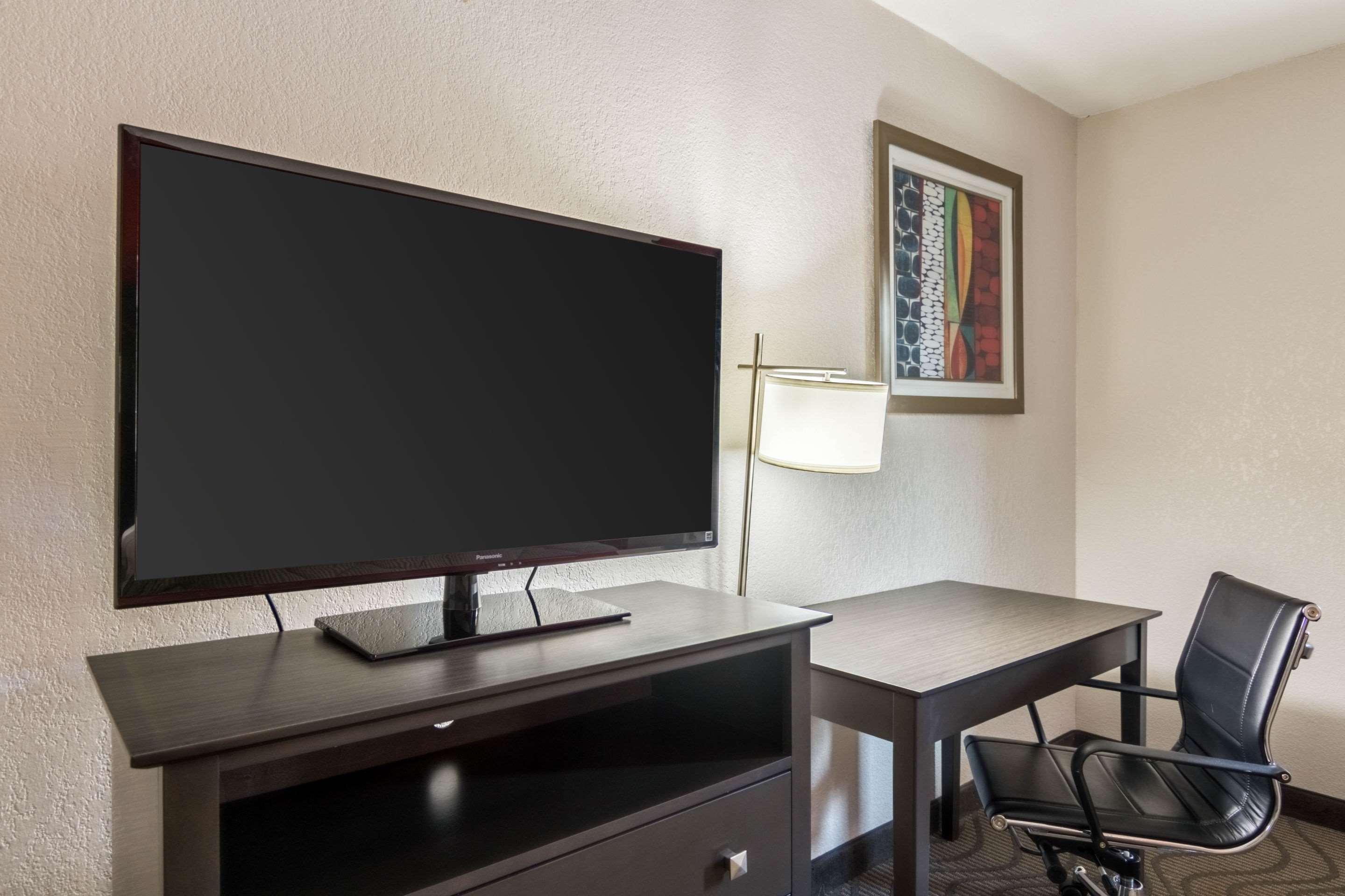 Clarion Inn & Suites Russellville I-40 Εξωτερικό φωτογραφία