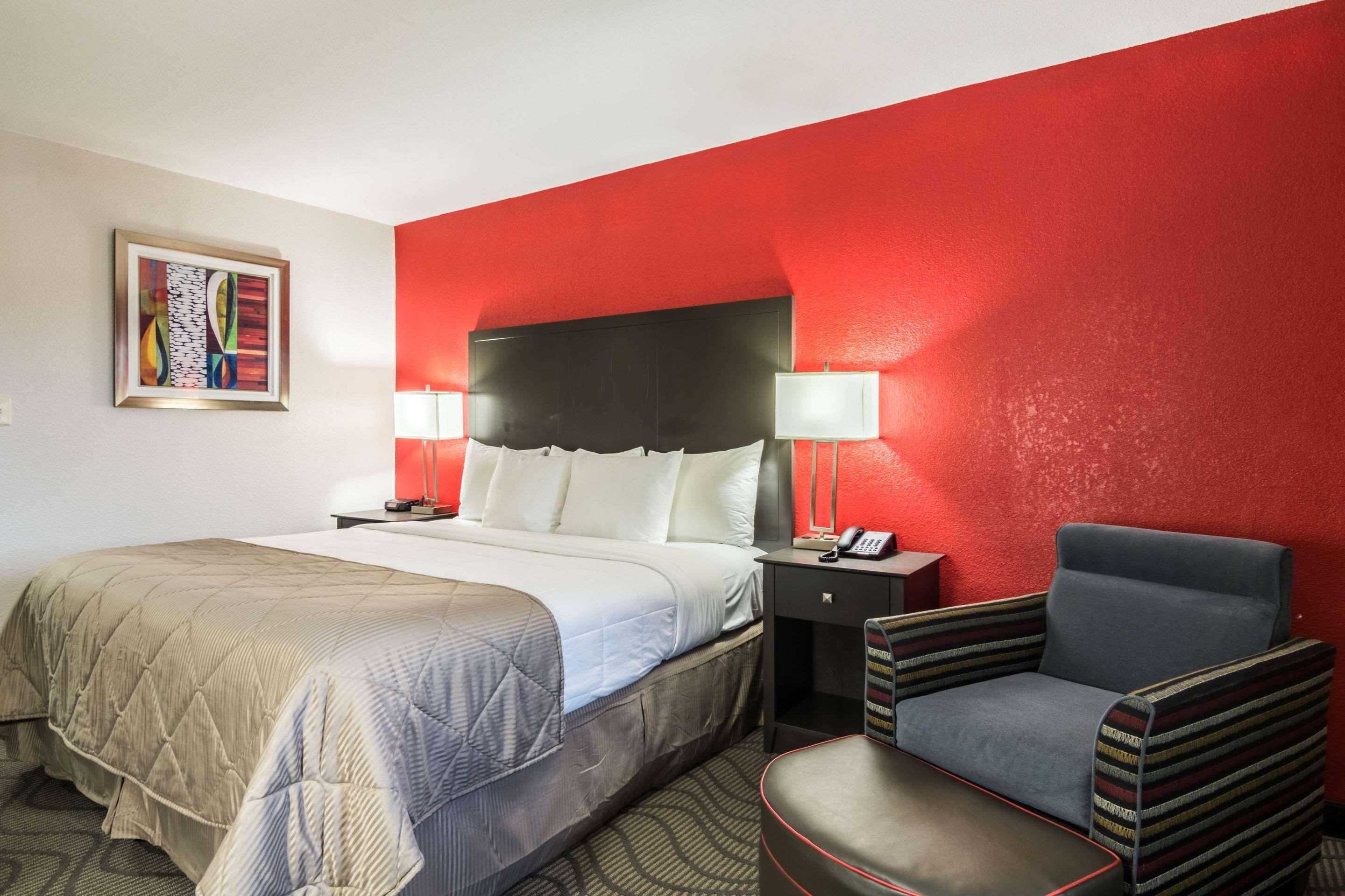 Clarion Inn & Suites Russellville I-40 Εξωτερικό φωτογραφία