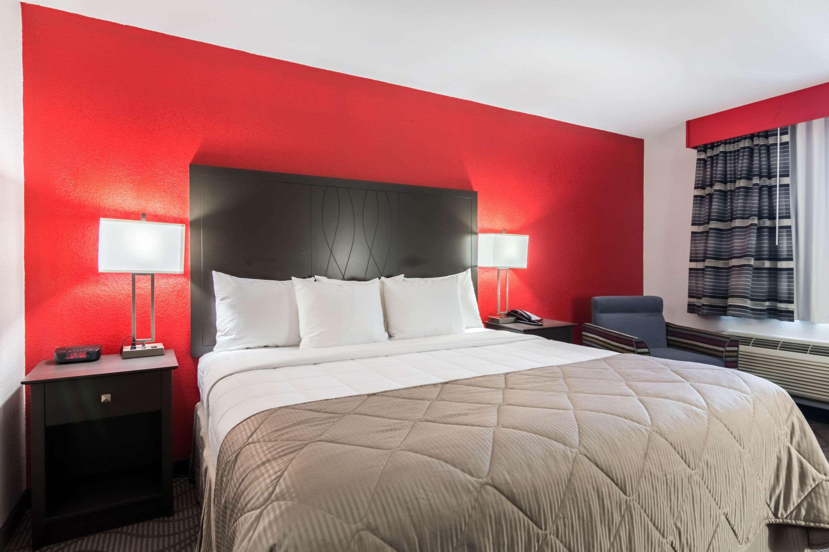 Clarion Inn & Suites Russellville I-40 Εξωτερικό φωτογραφία