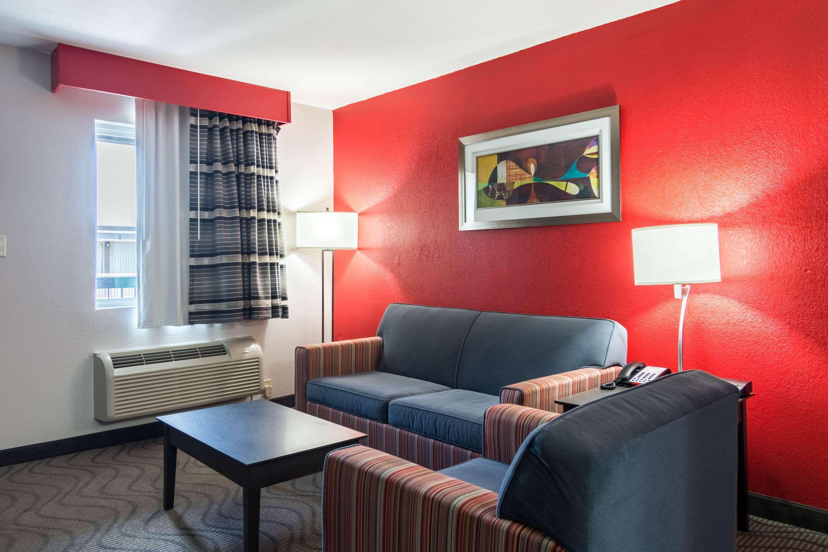 Clarion Inn & Suites Russellville I-40 Εξωτερικό φωτογραφία