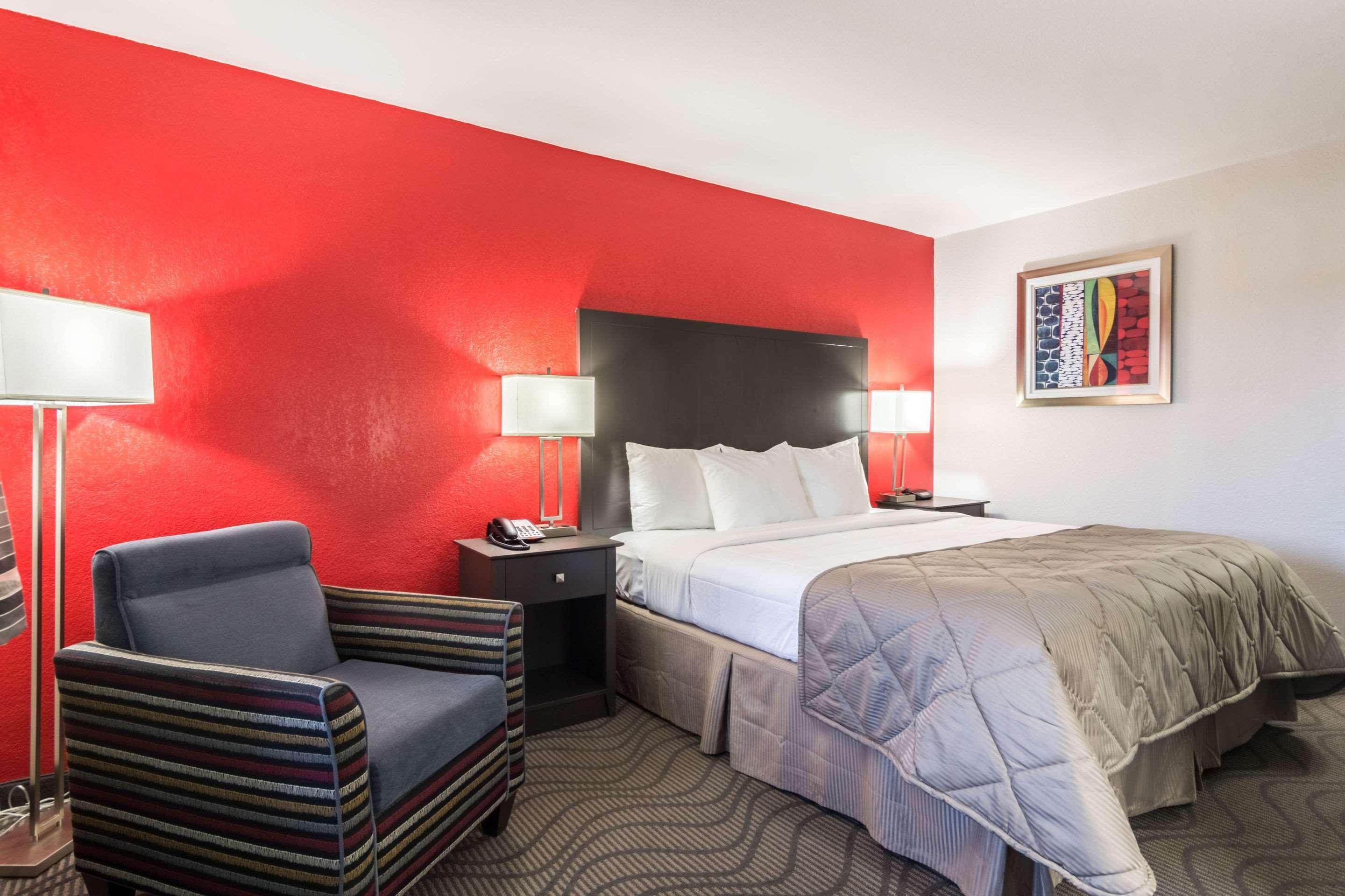 Clarion Inn & Suites Russellville I-40 Εξωτερικό φωτογραφία