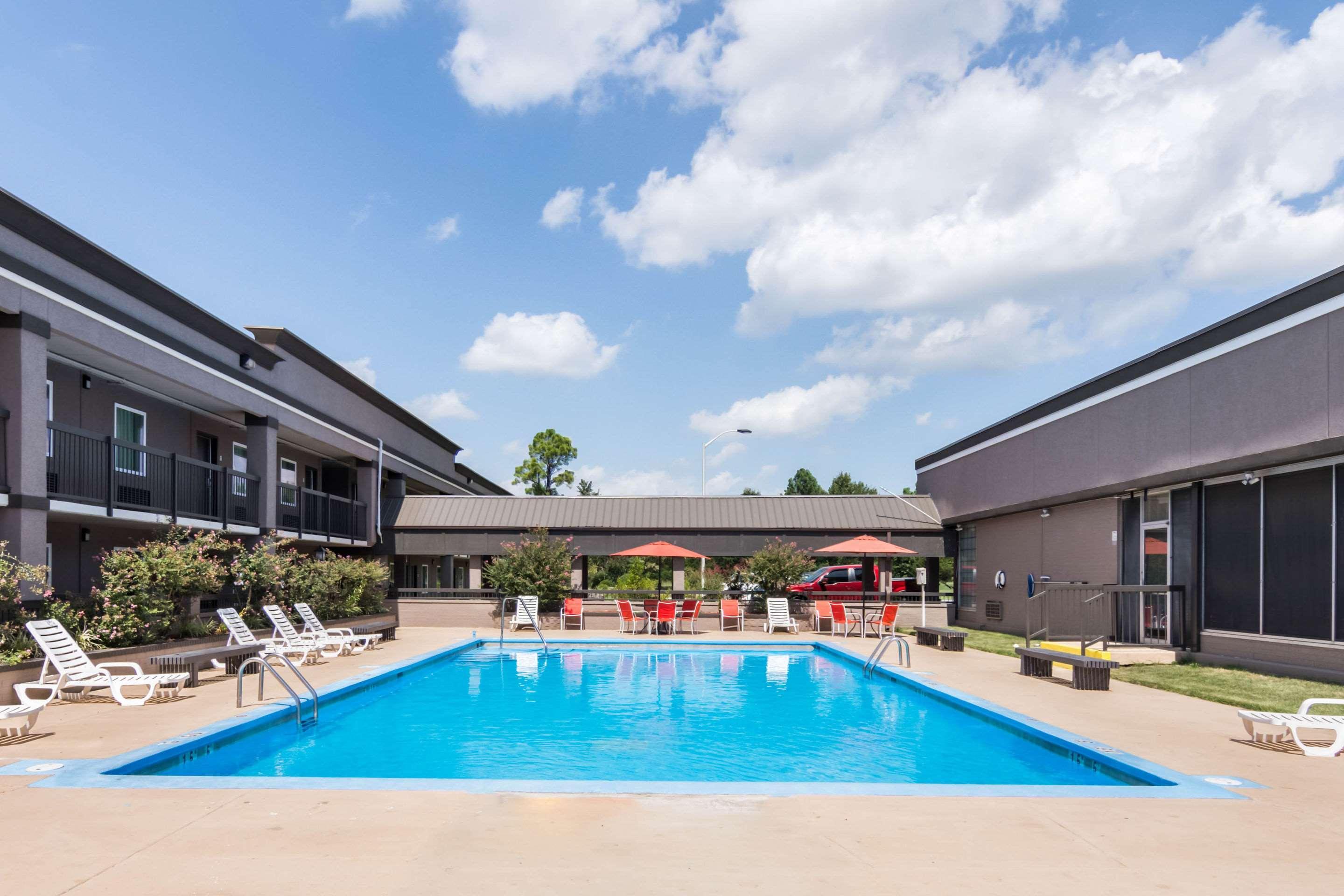Clarion Inn & Suites Russellville I-40 Εξωτερικό φωτογραφία
