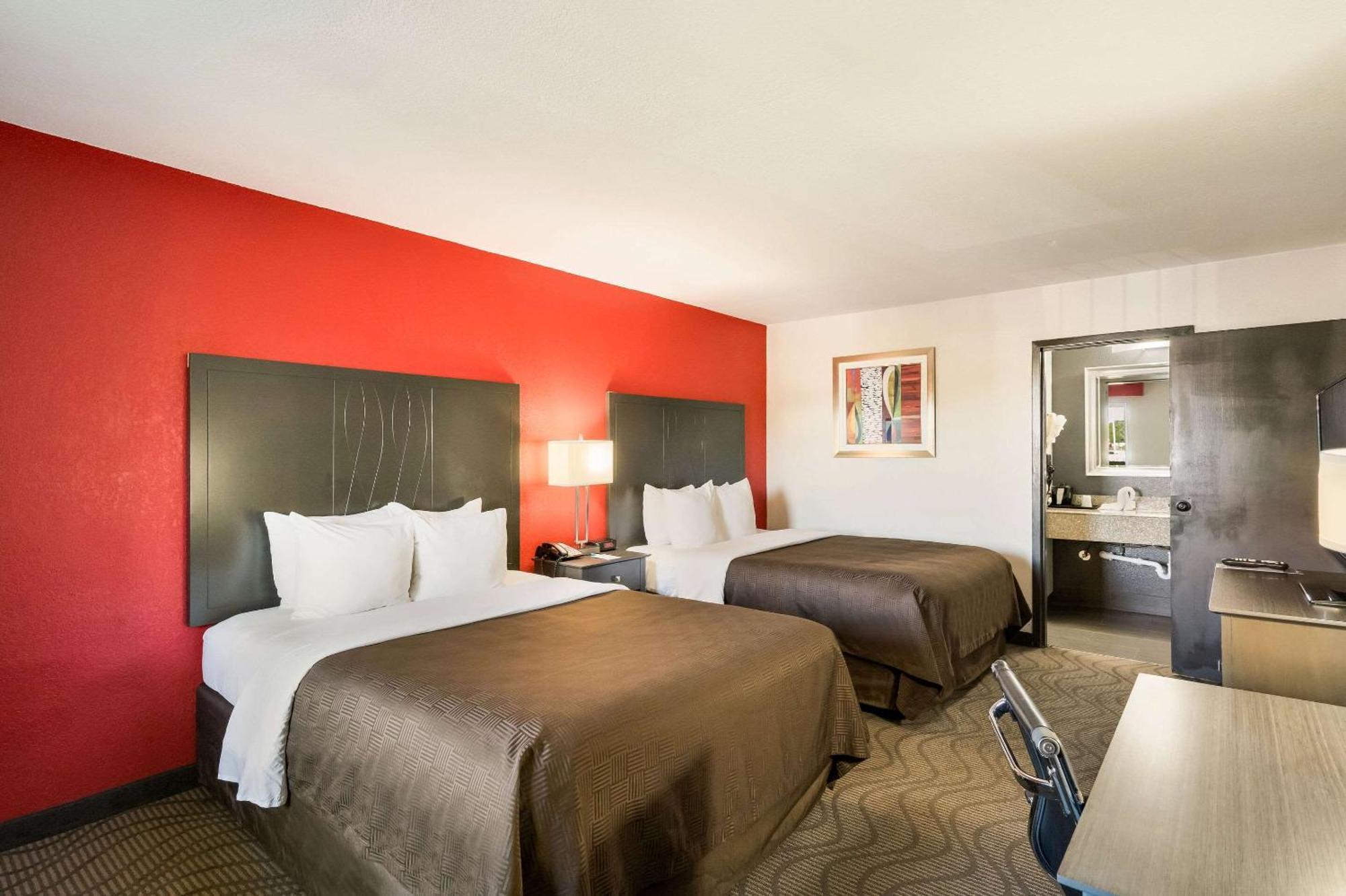 Clarion Inn & Suites Russellville I-40 Εξωτερικό φωτογραφία