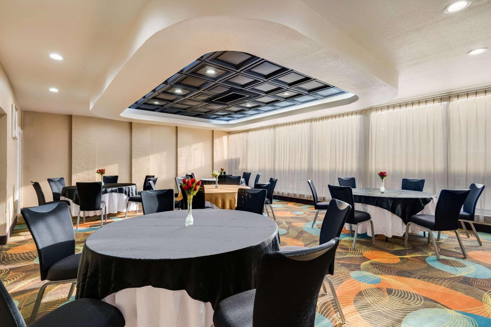 Clarion Inn & Suites Russellville I-40 Εξωτερικό φωτογραφία