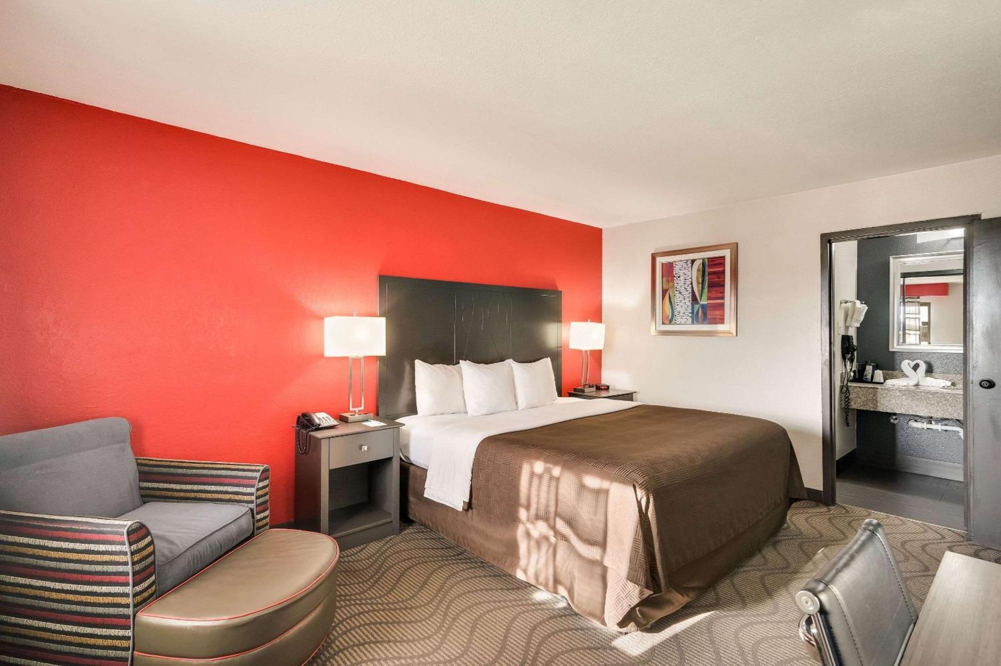 Clarion Inn & Suites Russellville I-40 Εξωτερικό φωτογραφία