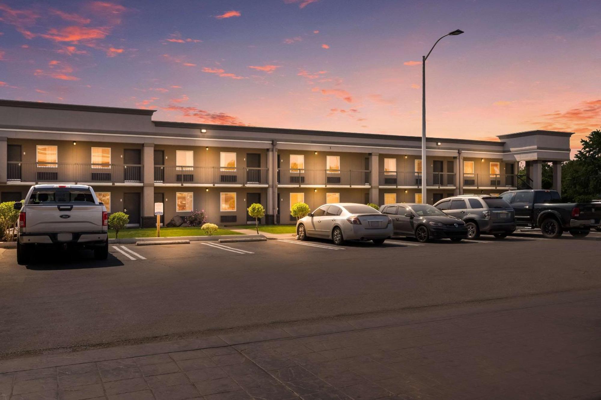 Clarion Inn & Suites Russellville I-40 Εξωτερικό φωτογραφία