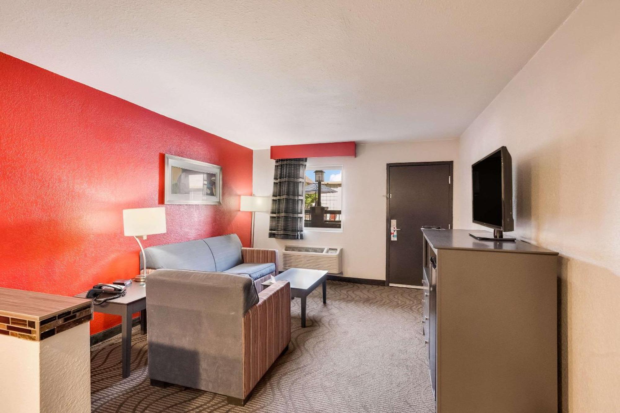 Clarion Inn & Suites Russellville I-40 Εξωτερικό φωτογραφία