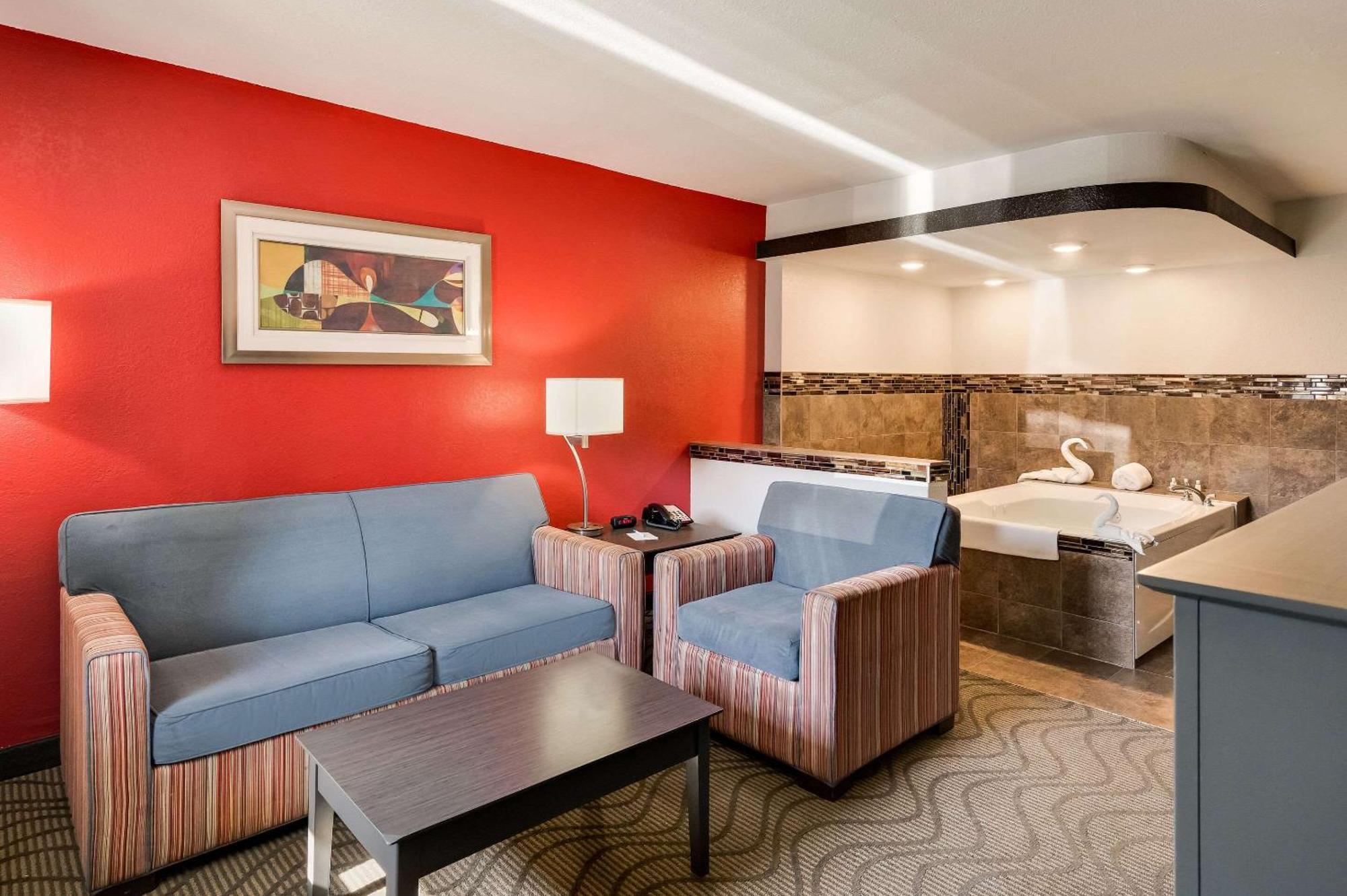 Clarion Inn & Suites Russellville I-40 Εξωτερικό φωτογραφία