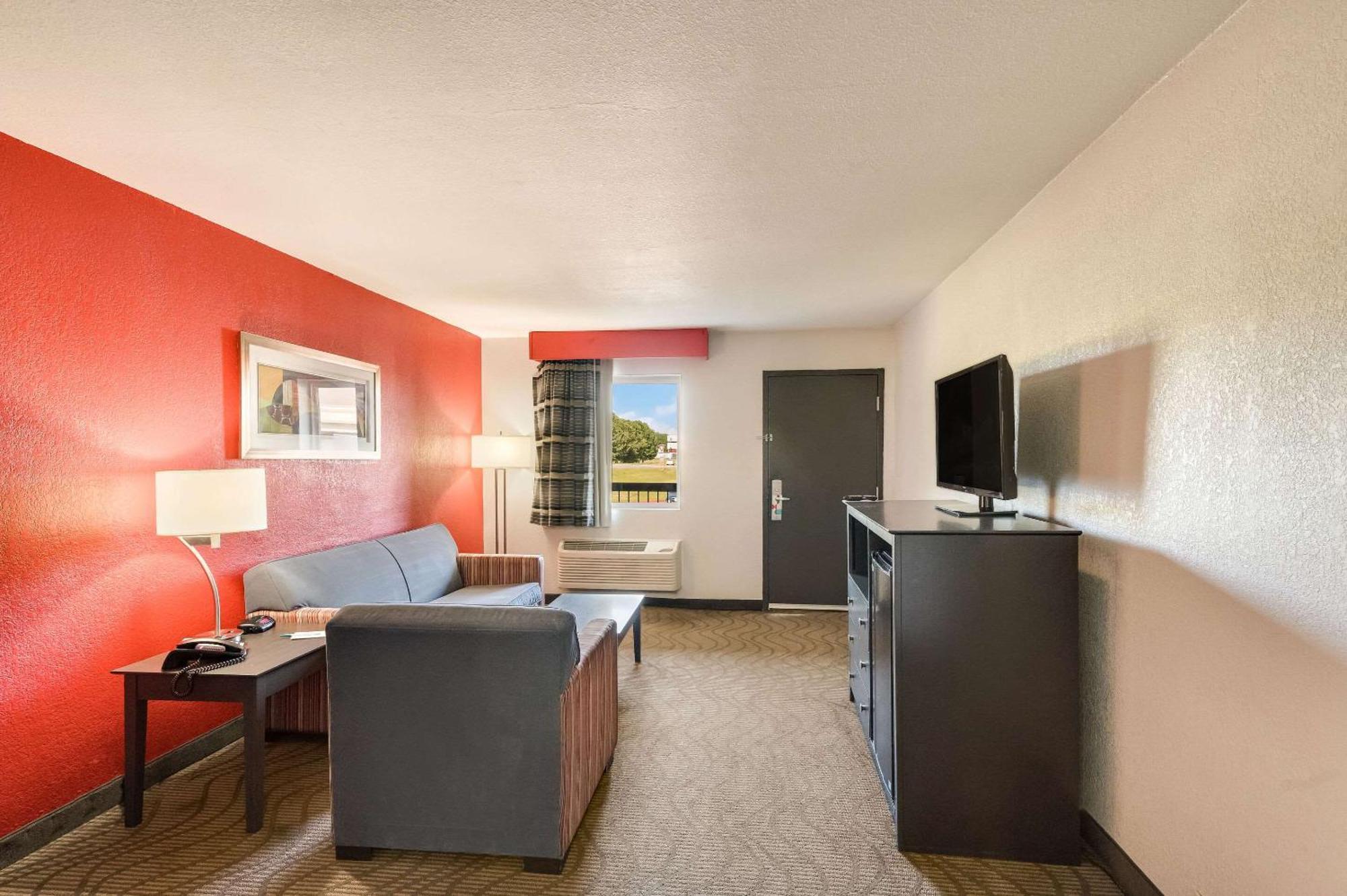 Clarion Inn & Suites Russellville I-40 Εξωτερικό φωτογραφία