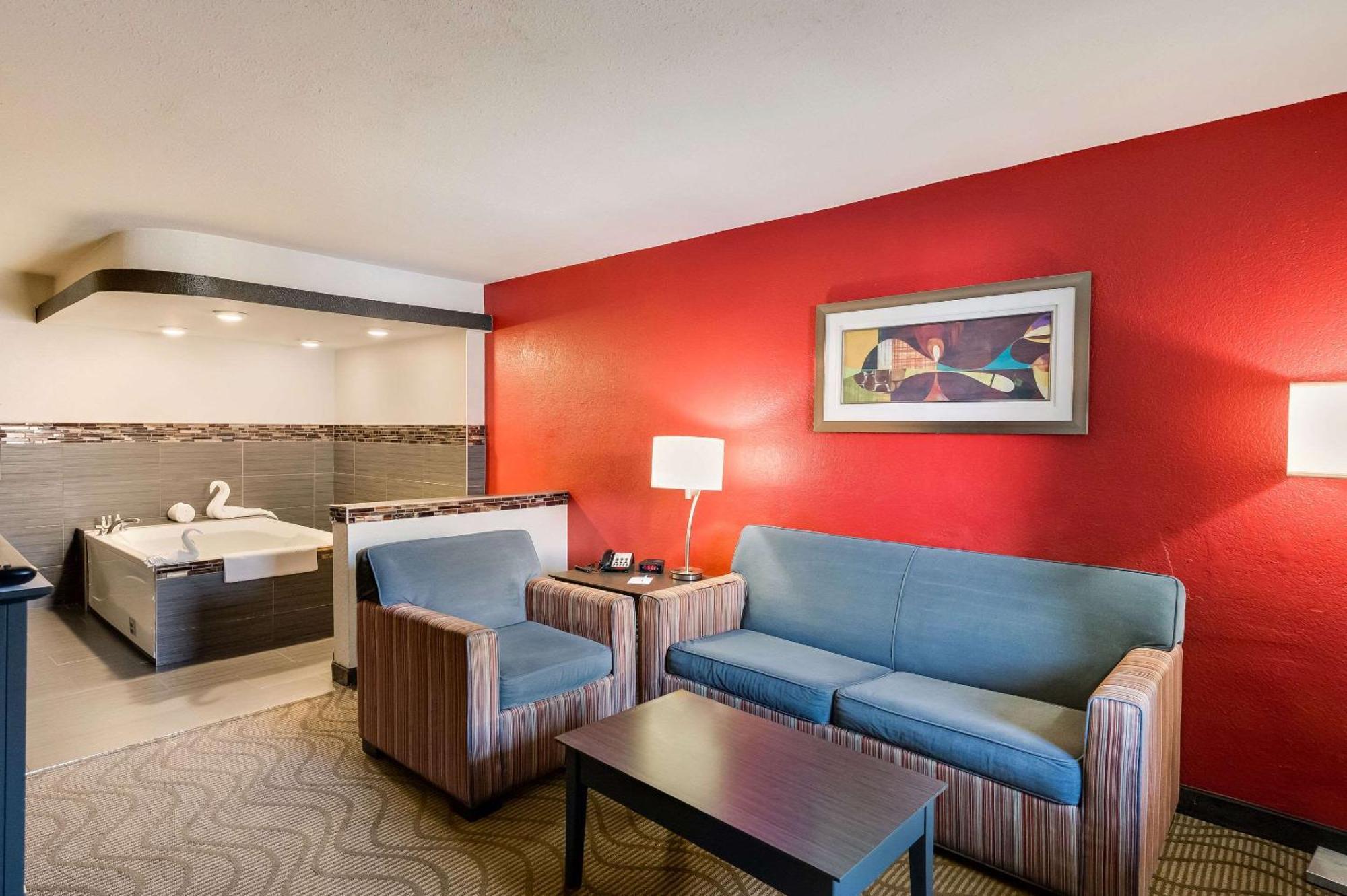 Clarion Inn & Suites Russellville I-40 Εξωτερικό φωτογραφία