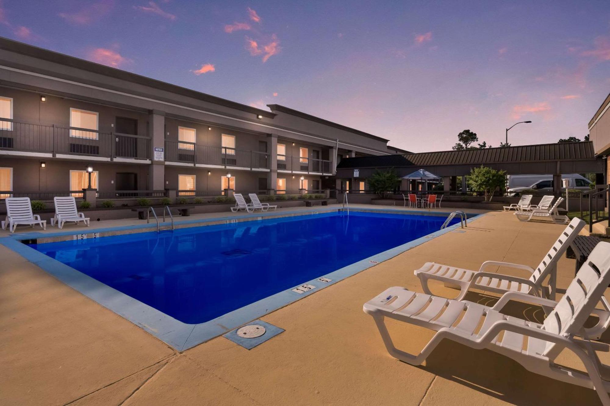 Clarion Inn & Suites Russellville I-40 Εξωτερικό φωτογραφία