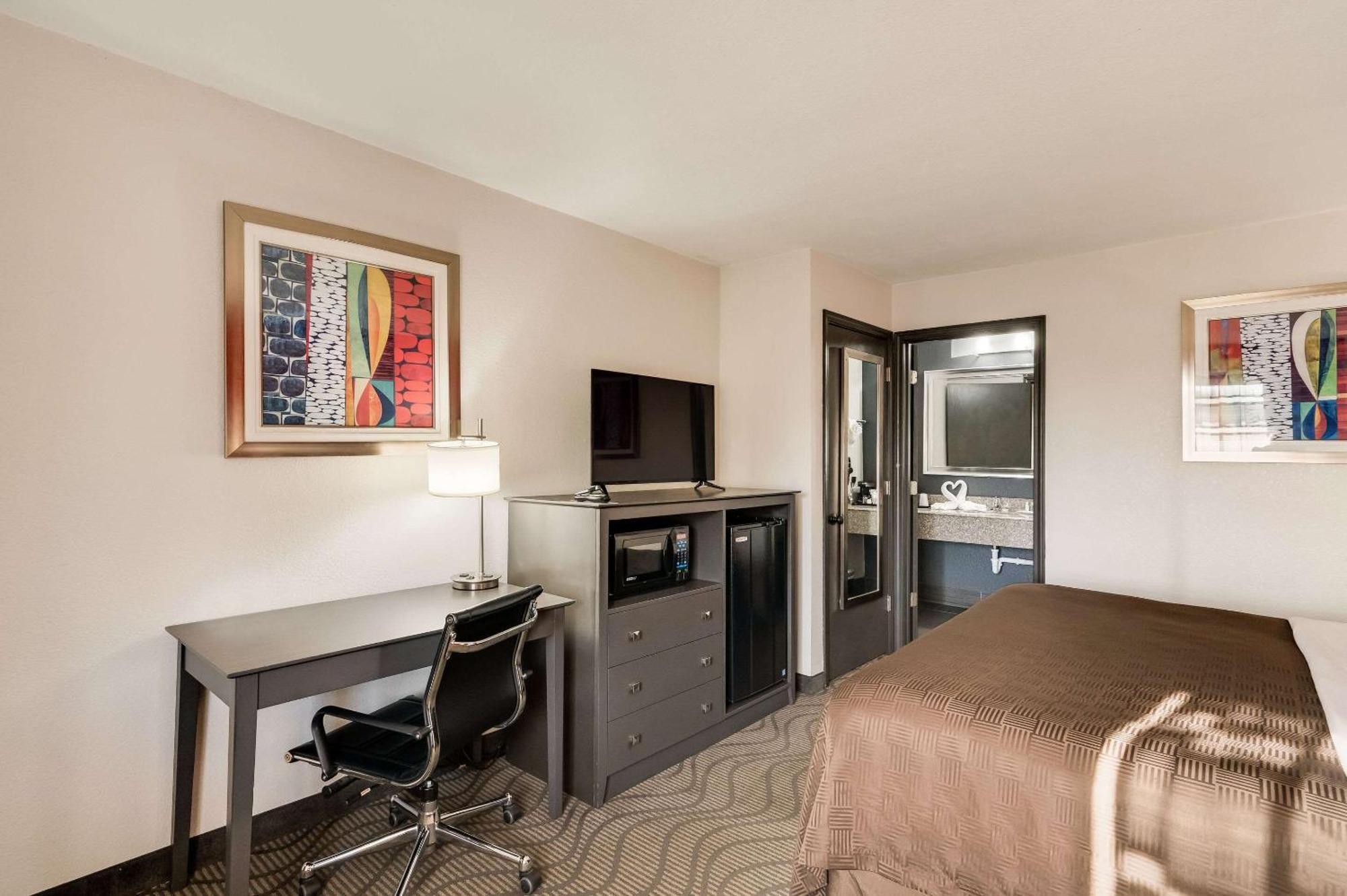 Clarion Inn & Suites Russellville I-40 Εξωτερικό φωτογραφία