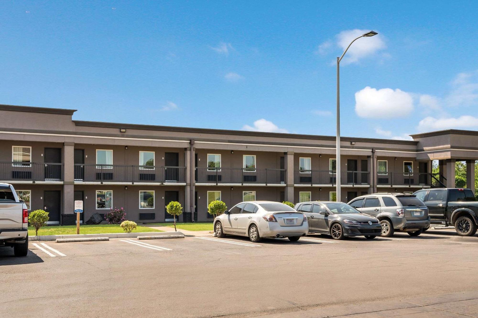 Clarion Inn & Suites Russellville I-40 Εξωτερικό φωτογραφία
